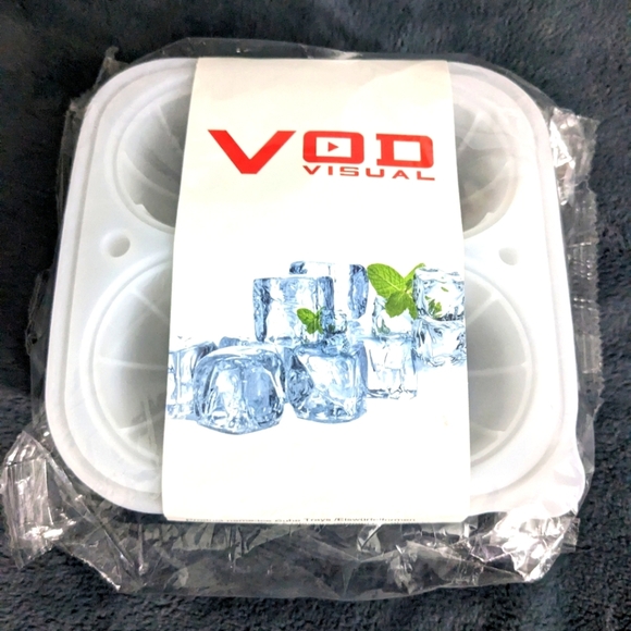 Ice Cube Tray/Molds. Large. NWT - Picture 1 of 8